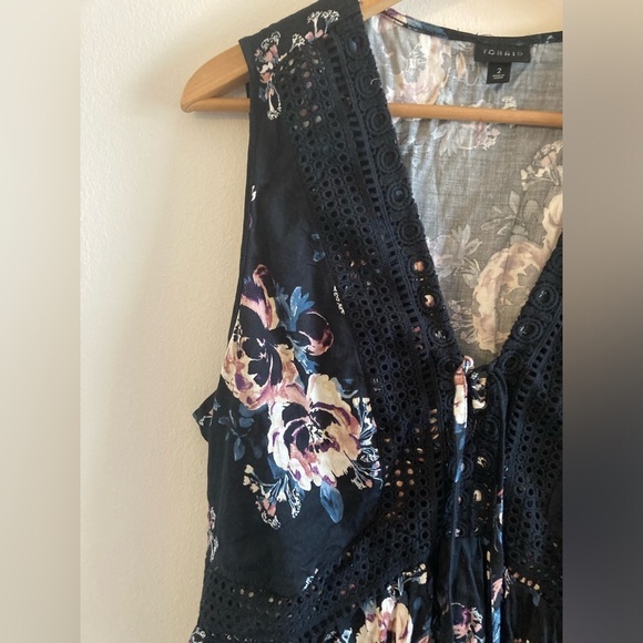 Torrid Top 2 Floral Sleeveless Boho Eyelet Trim Tasseled - Picture 4 of 8